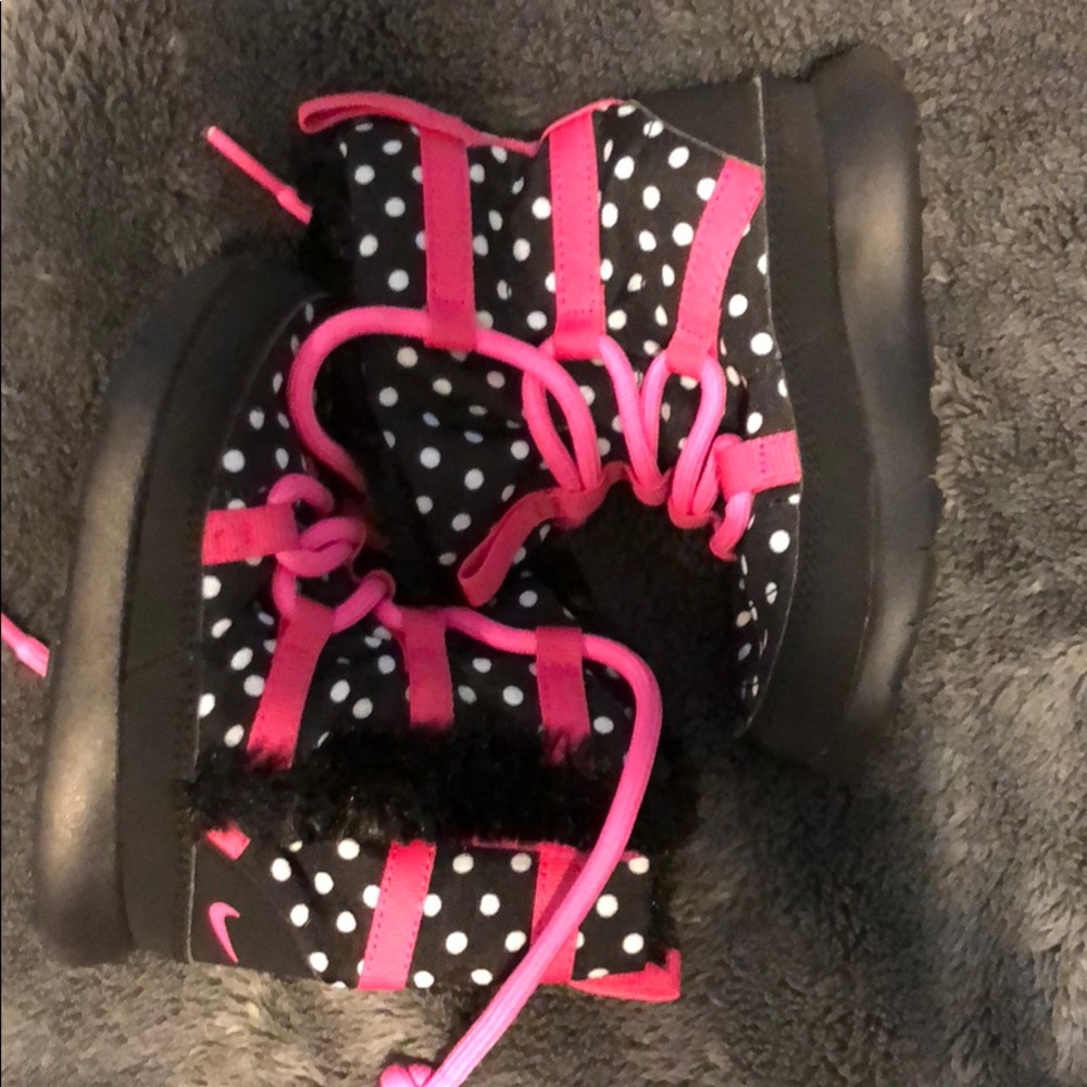 Snow boots